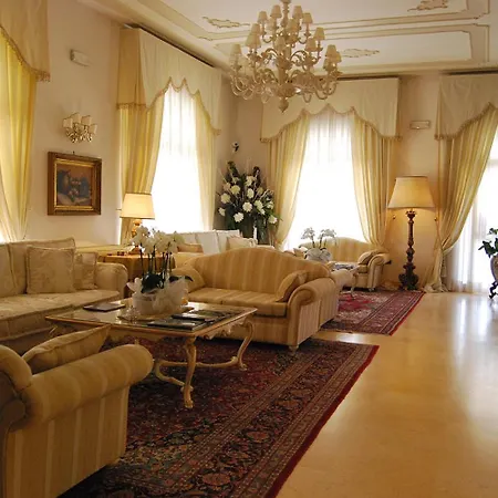 Sangiorgio & فندق كوتروفيانو