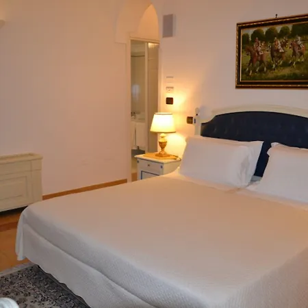Hotel Sangiorgio & With Restaurant Cutrofiano