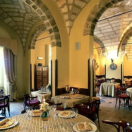 Hotel Sangiorgio & With Restaurant Cutrofiano